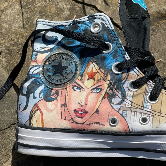Converse All Star Wonder Women High Tops DC Comics Rare Print Pre-owned W-6 M-4 - Picture 2 of 7